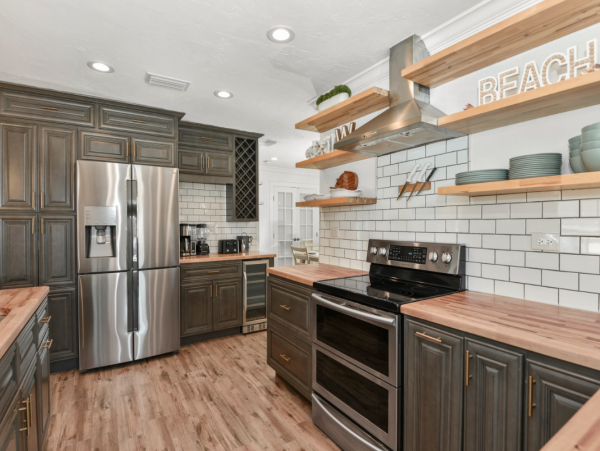 Fort Myers Beach Vacation Rental - Spacious 6 Bedroom Coastal Retreat Near Beach